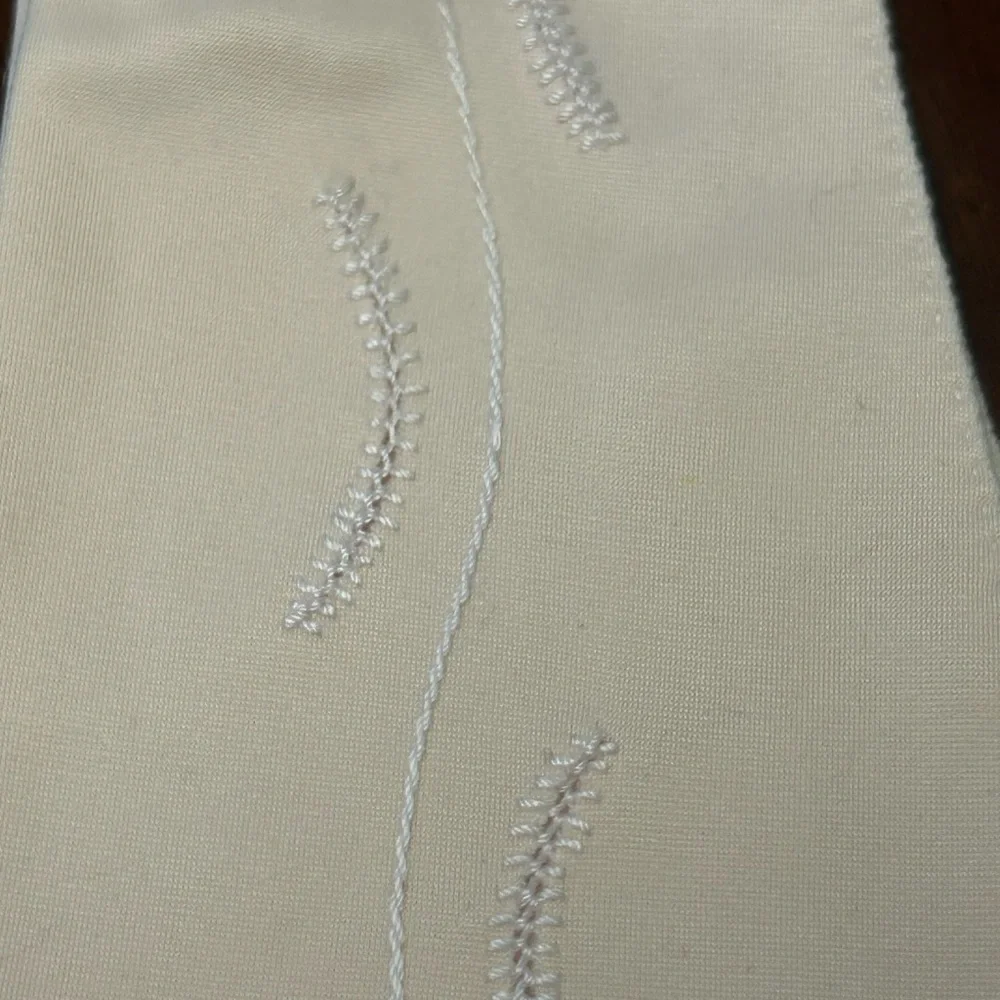 Vintage Cream Gloves with Embroidered Design